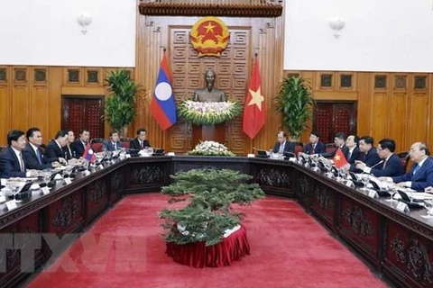Vietnamese, Lao PMs hold talks 