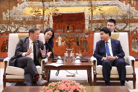 Hanoi looks to boost educational cooperation with UK