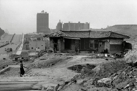 Hanoi exhibition spotlights Seoul’s four-decade urbanisation