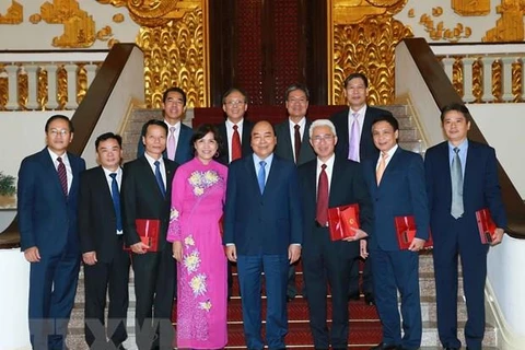 PM receives ambassadors, heads of representative agencies 