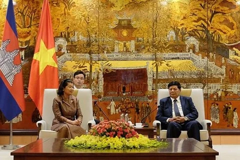 Hanoi, Phnom Penh look to foster cooperation 