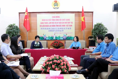Vietnamese, Chinese provinces boost ties in trade union activities