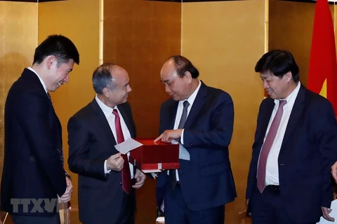 PM welcomes SoftBank’s investment expansion in Vietnam 