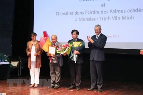 Two Vietnamese scholars conferred with French distinctions 