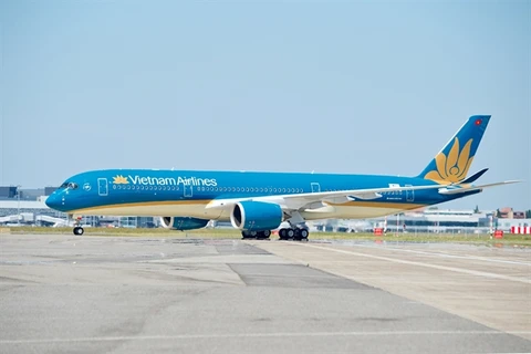 Vietnam Airlines raises salary for pilots