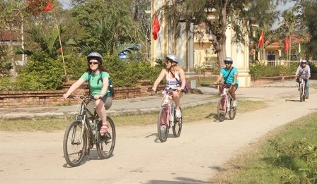 Hue plans to launch bike tourism service
