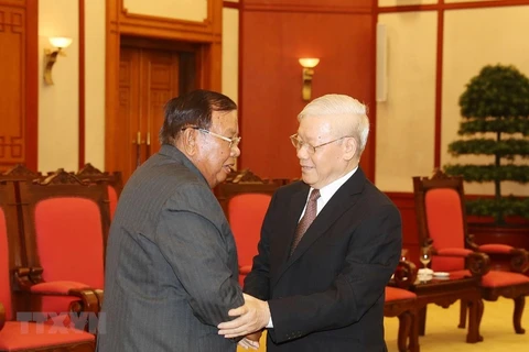 Party leader, President receives Lao counterpart