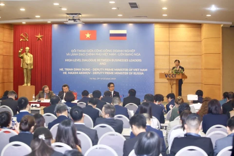 Vietnam, Russia hold high-level government-business dialogue 