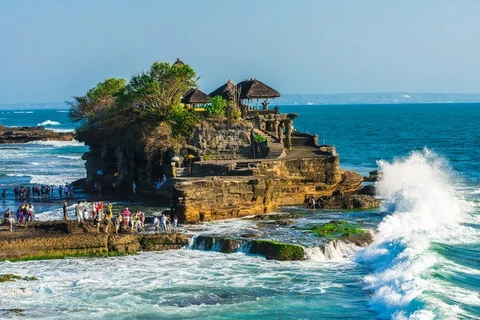Number of foreign tourists to Indonesia declines 