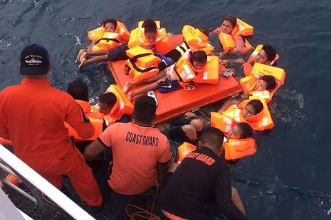 Philippines: Ferry carrying 60 people capsizes at sea
