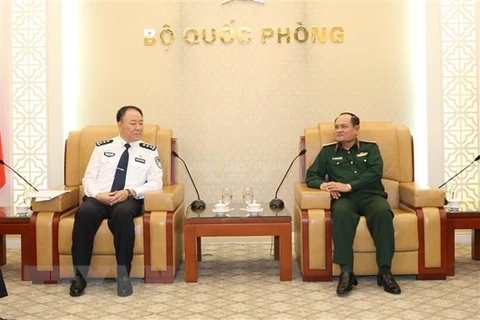 Chinese immigration officials welcomed in Hanoi 