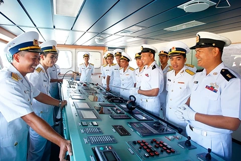 Myanmar’s naval vessel visits Vietnam