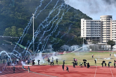 Vietnamese students in Hong Kong get support to come back home