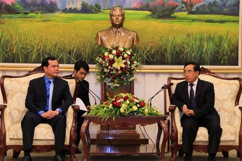 Vietnam, Laos bolster trade union cooperation