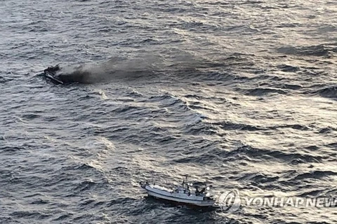 Six Vietnamese fishermen missing in boat fire offshore RoK’s island