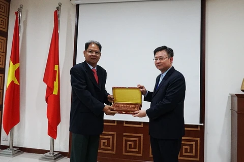 Hanoi, Cambodia share experience in information management