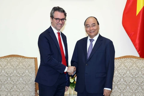 PM Nguyen Xuan Phuc receives EU delegation head