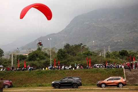 First Puteleng paragliding competition opens in Lai Chau