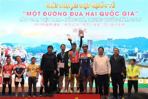 Int’l cycling tourney wraps up in Lao Cai province
