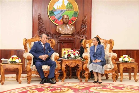Deputy PM Truong Hoa Binh visits Laos 