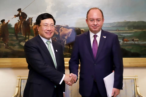 Vietnam boosts bilateral, multilateral ties on ASEMFMM14 sidelines 