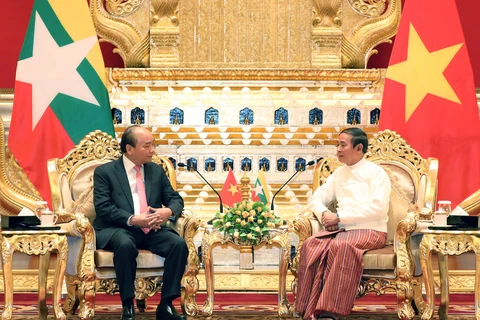PM Nguyen Xuan Phuc meets Myanmar President U Win Myint