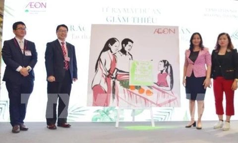 Hanoi, AEON join hands to cut out single-use plastic from supermarkets