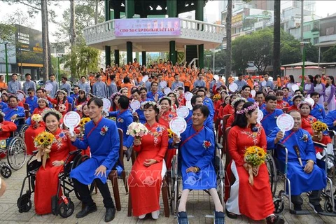 HCM City: Group wedding held for disabled people