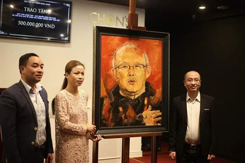 Portrait of coach Park Hang-seo fetches 12,000 USD for charity