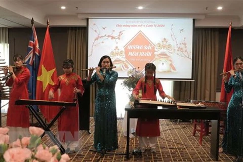 Vietnamese expatriates in Australia get together for Lunar New Year celebrations 