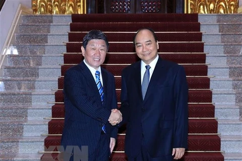 PM Nguyen Xuan Phuc welcomes Japanese Foreign Minister