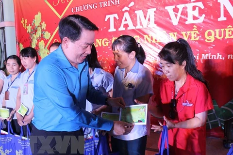 HCM City: Disadvantaged workers gifted tickets to return home for Tet