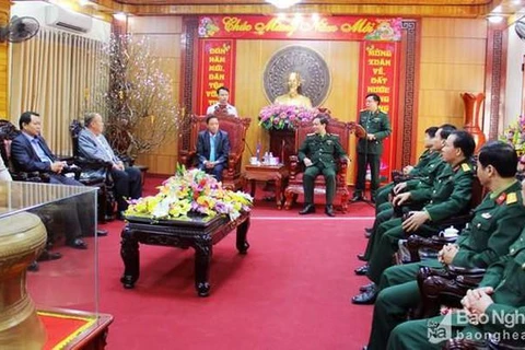 Lao officials pay Tet visit to Nghe An province