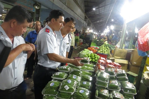 HCM City steps up food inspection to ensure safe Tet