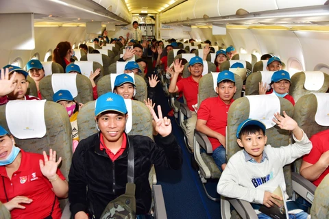 Vietnam Airlines flies outstanding workers home for Tet 