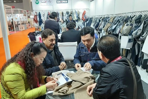Vietnamese firms look for garment supplies in India