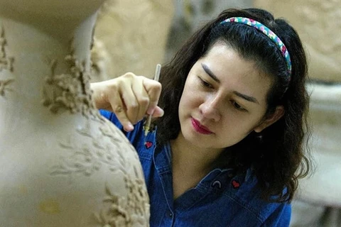  Young artisan revolutionises ceramic craft