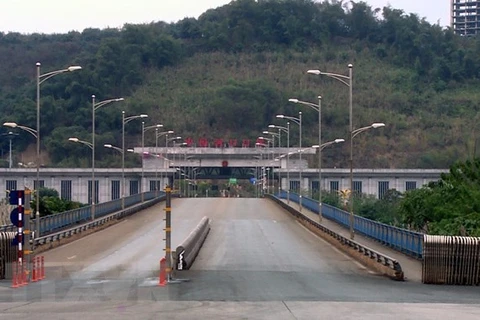 Trade via Lao Cai Int’l Border Gate drops sharply 