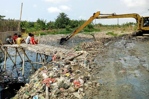 Indonesia: West Java to build plastic waste-to-fuel plants