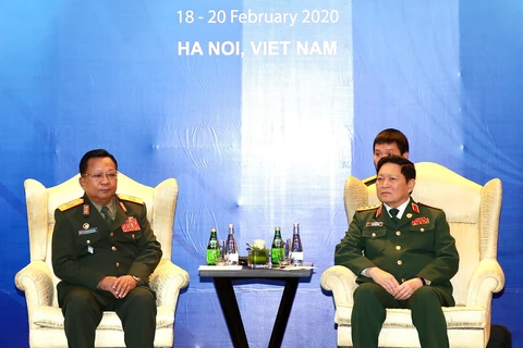 ASEAN 2020: Defence ministers of Vietnam, Laos meet in Hanoi