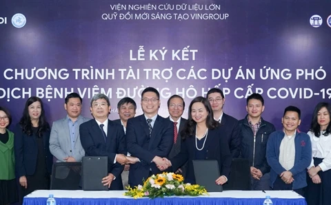Vingroup pledges 840,000 USD for coronavirus research in Vietnam
