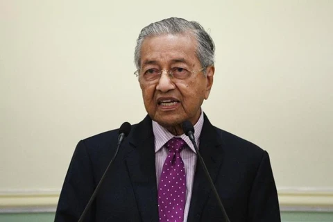 Malaysia unveils economic stimulus package 