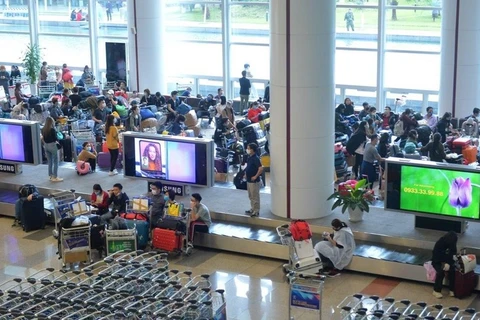 Flights carrying Vietnamese to Tan Son Nhat airport suspended