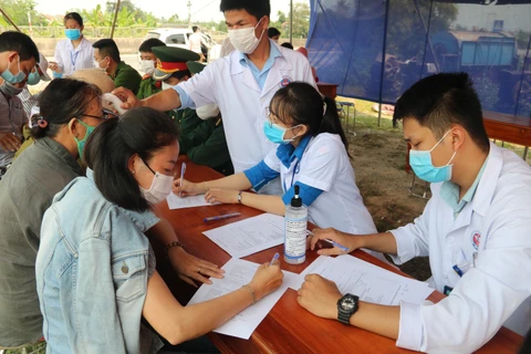 Thua Thien-Hue: Hundreds of students volunteer to fight COVID-19