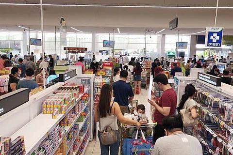 Thailand: People flock to buy goods after BMA announces closure of risk places