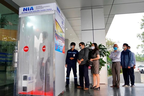 Noi Bai Airport produces disinfection chamber