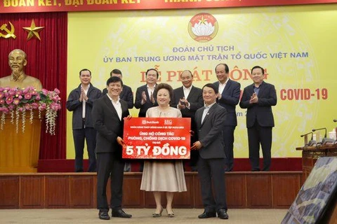More than 400 bln VND raised for COVID-19 prevention work