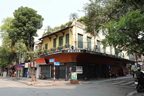 Hanoi orders closure of bars to stop COVID-19