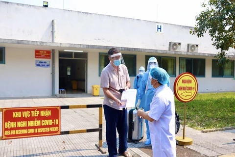 COVID-19 patient No.33 discharged from hospital in Thua Thien-Hue 