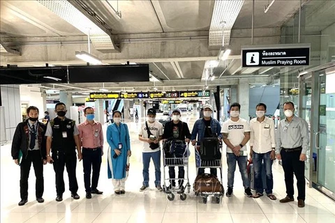 Seven Vietnamese citizens stranded at Thai airport brought home 
